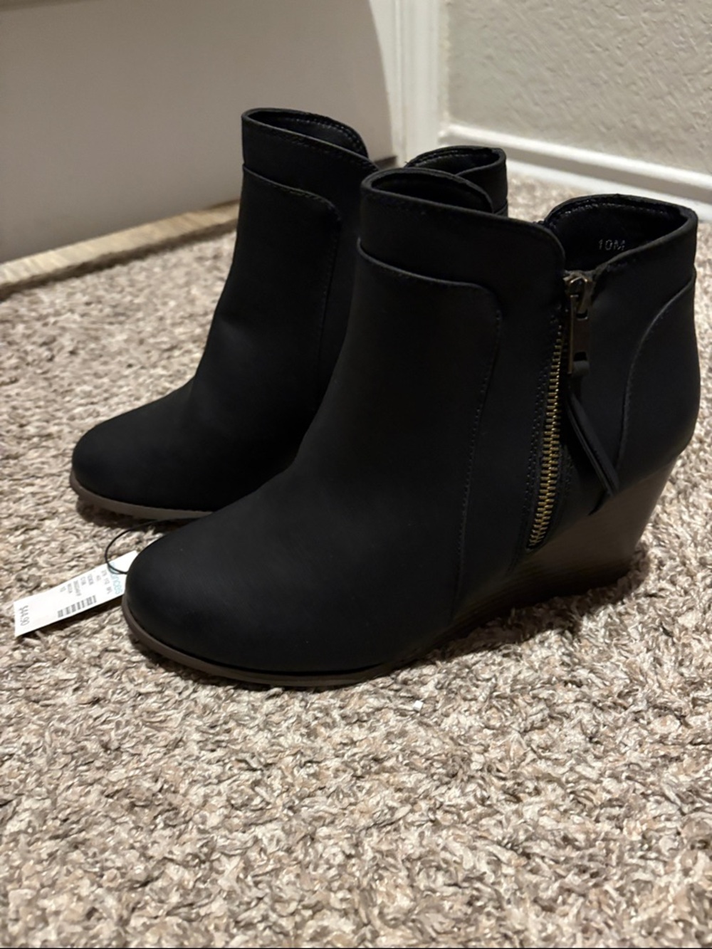 FREE in Bundle Women's Black Wedge Ankle Boots with Side Zip NWT 10